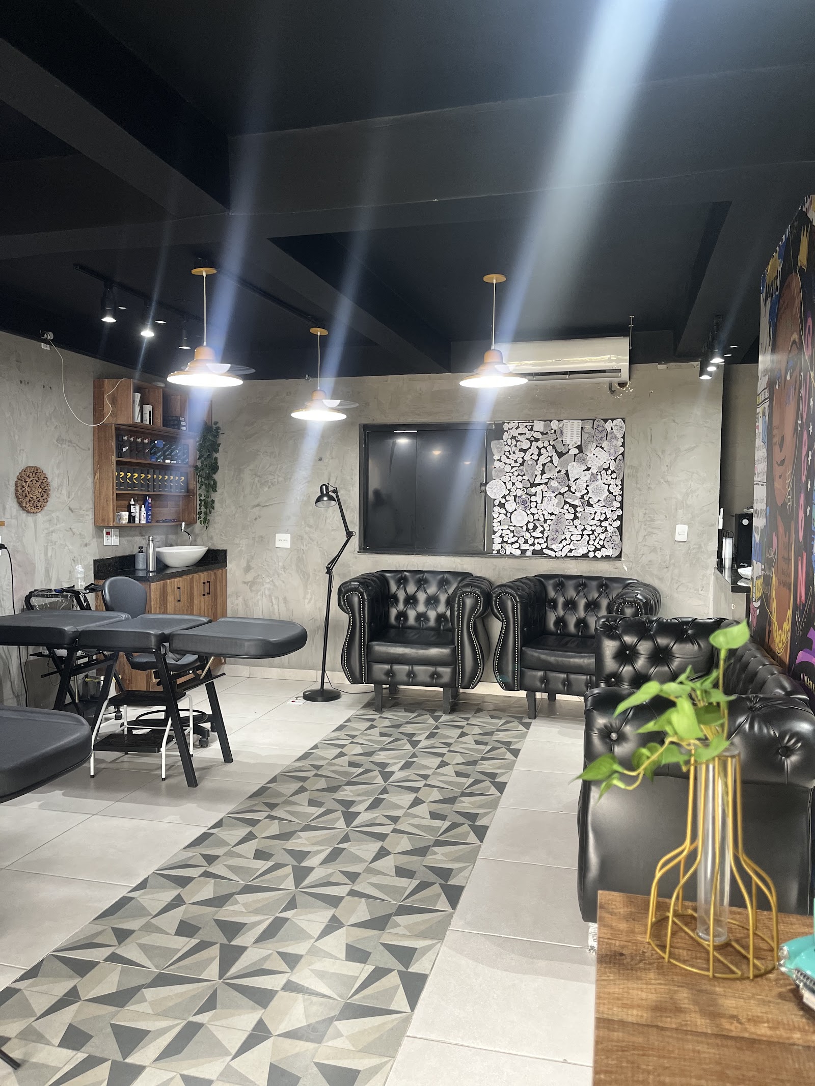 Interior do Dark Trace Tattoo Studio em Taquara